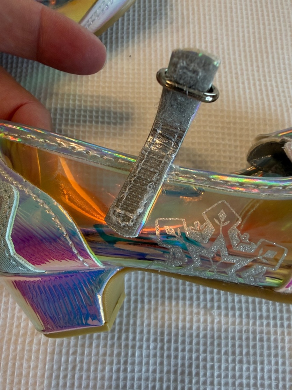 Disney Iridescent Silver Frozen Mary Jane Shoes with Bow Size 8 Kids - Picture 13 of 15